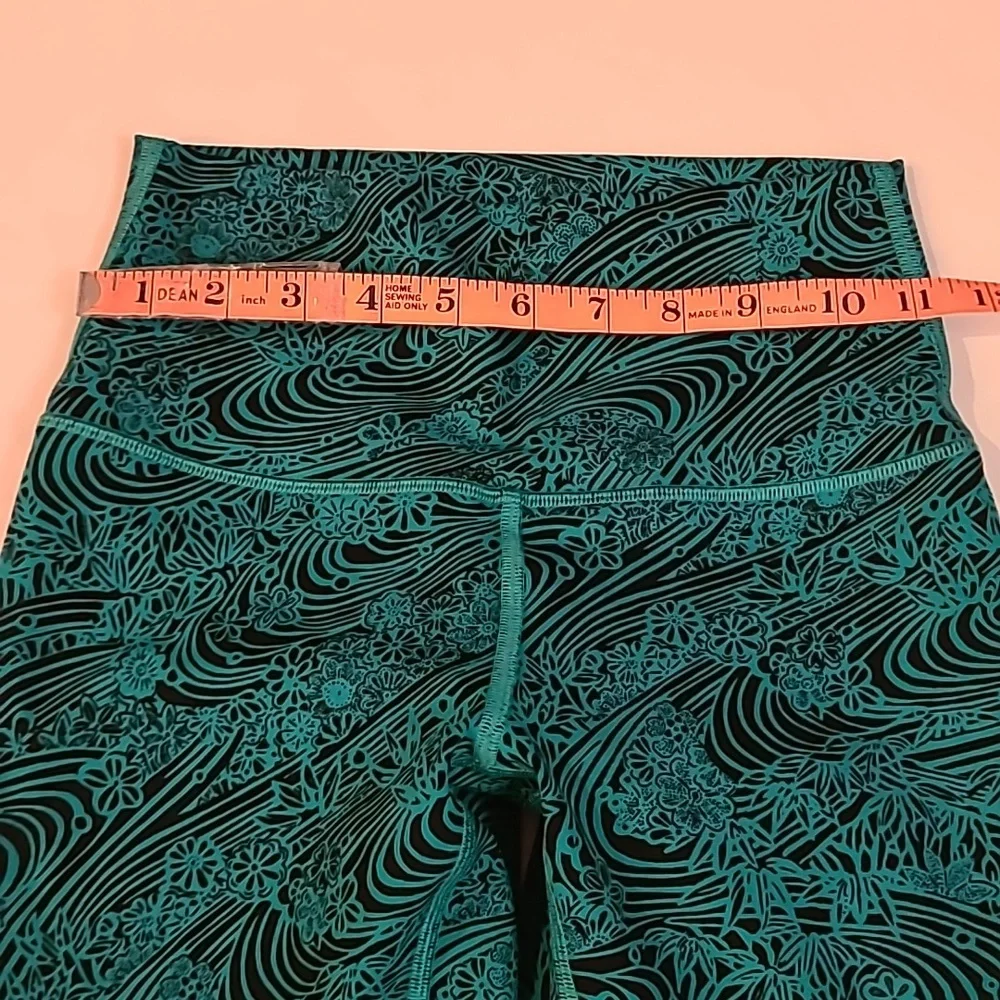 #273 Lululemon Leggings size 4 b1299